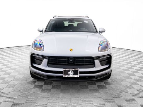 Certified 2026 Porsche Macan AWD/4WD image 9