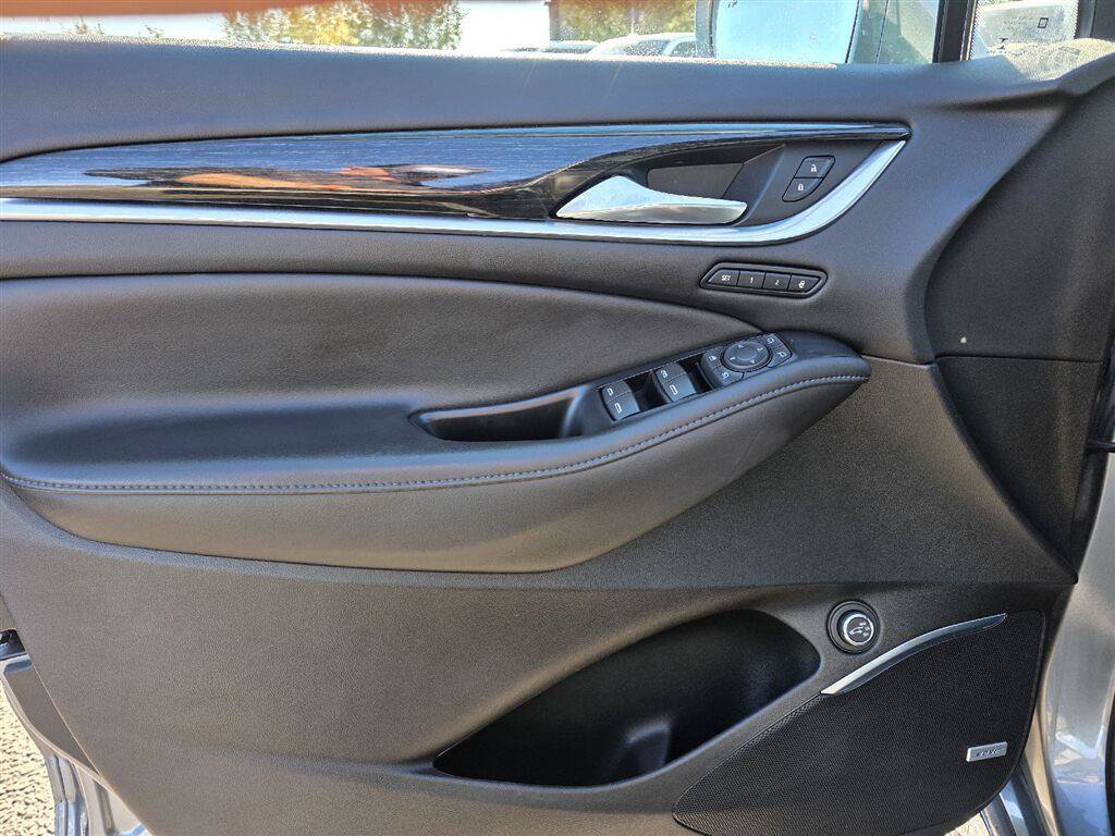Used 2020 Buick Enclave Avenir w/ Avenir Technology Package AWD/4WD image 9