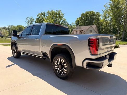 Used 2024 GMC Sierra 2500 Denali Ultimate image 4