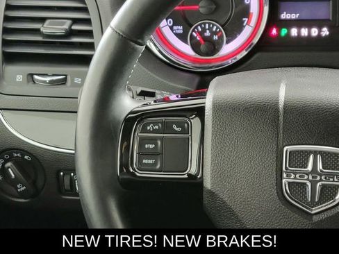 Used 2017 Dodge Grand Caravan SXT w/ Driver Convenience Group image 28