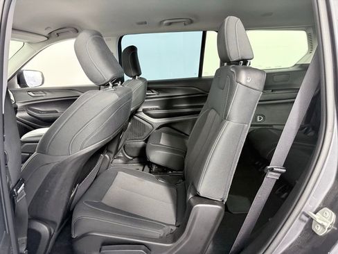 Used 2023 Jeep Grand Cherokee L Laredo image 21