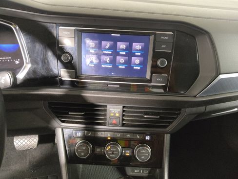 Used 2022 Volkswagen Jetta SE FWD image 25