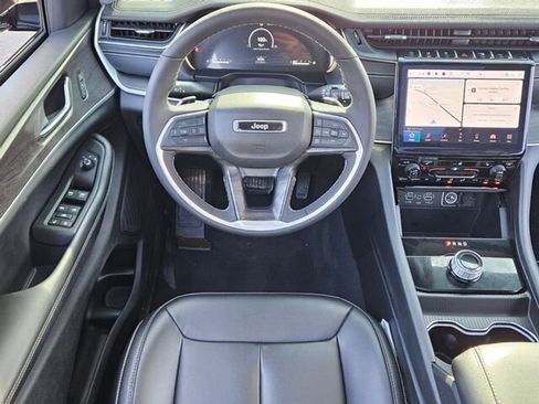 Used 2024 Jeep Grand Cherokee L Limited w/ Black Appearance Package image 9