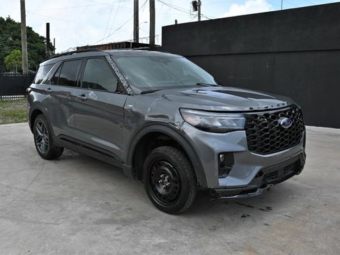 Used 2025 Ford Explorer ST-Line w/ ST-Line Street Pack AWD/4WD image 1