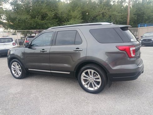 Used 2018 Ford Explorer XLT w/ Equipment Group 202A FWD image 7