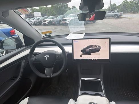 Used 2023 Tesla Model Y Long Range AWD/4WD image 9