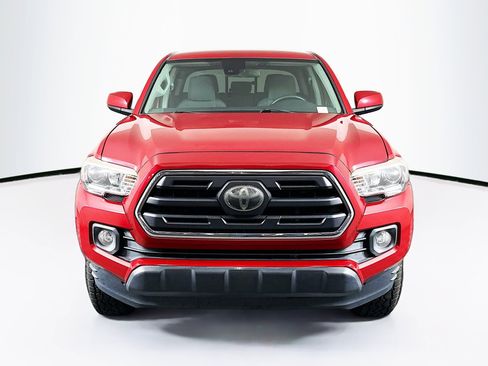 Used 2018 Toyota Tacoma SR5 w/ SR5 Appearance Package (SM) RWD image 2