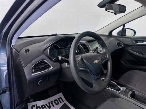 Used 2018 Chevrolet Cruze LT image 9