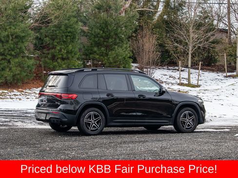 Used 2023 Mercedes-Benz EQB 300 4MATIC w/ AMG Night Package image 9