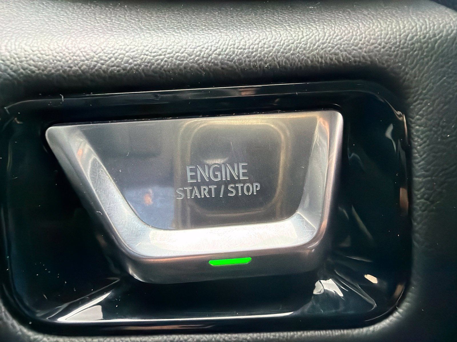 Used 2025 GMC Yukon Denali AWD/4WD image 26