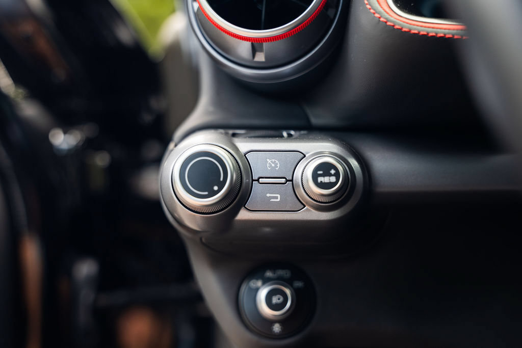Used 2020 Ferrari 812 Superfast RWD image 16