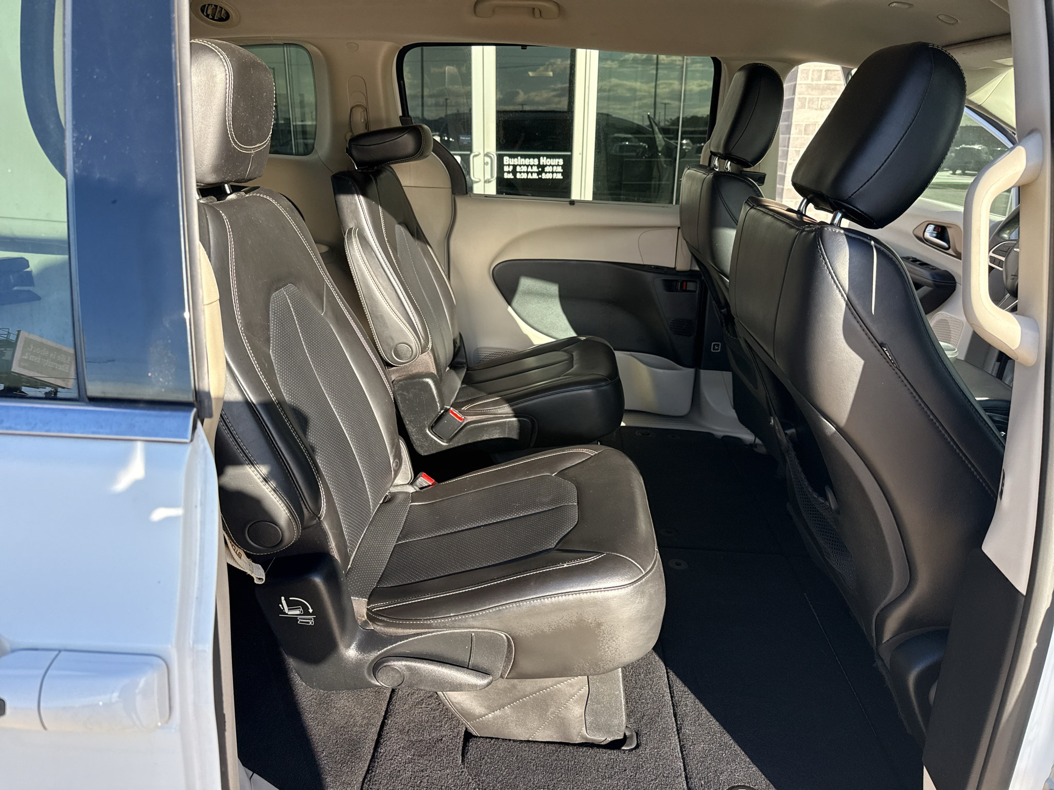 Used 2020 Chrysler Voyager Lxi FWD image 18