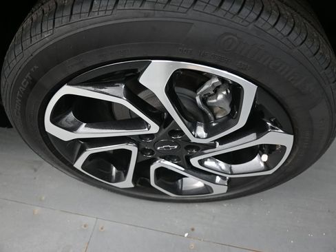 Used 2024 Chevrolet Trax RS w/ Sunroof Package FWD image 9