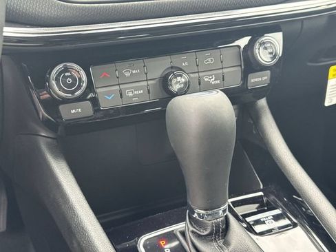 New 2026 Jeep Compass Latitude AWD/4WD image 24