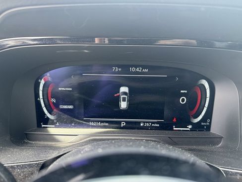 Used 2025 Nissan Pathfinder Platinum FWD image 17