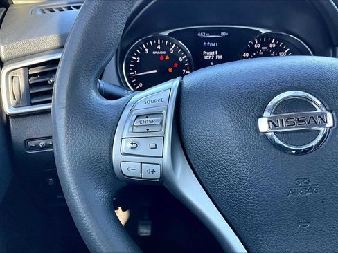 Used 2015 Nissan Rogue SV image 23