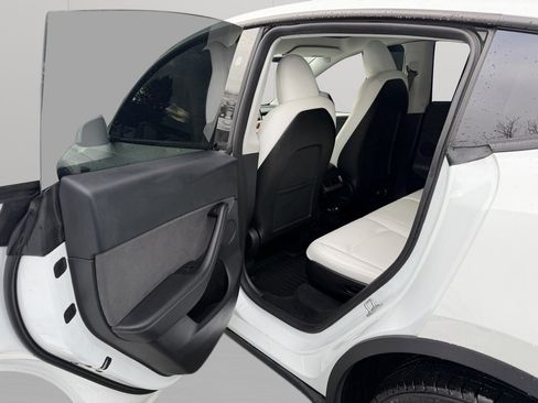 Used 2024 Tesla Model Y Long Range image 24