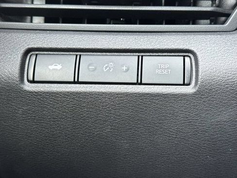 Used 2025 Nissan Altima 2.5 SV FWD image 42