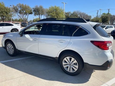Used 2018 Subaru Outback 2.5i Premium image 4