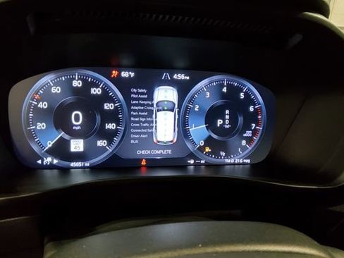 Used 2022 Volvo XC40 T5 R-Design w/ Advanced Package image 22