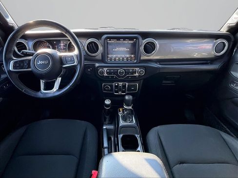 Used 2019 Jeep Wrangler Unlimited Sahara w/ Uconnect 4C Nav & Sound Group AWD/4WD image 17