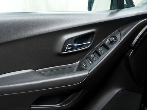 Used 2019 Chevrolet Trax LT w/ LT Convenience Package image 20