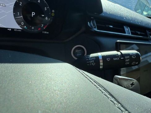 Used 2025 Land Rover Range Rover Velar Dynamic SE image 26