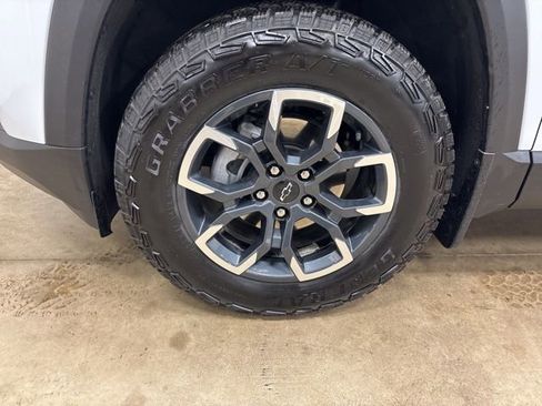 Used 2026 Chevrolet Equinox ACTIV w/ Convenience Package III AWD/4WD image 13