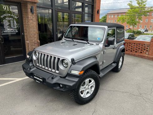 Used 2018 Jeep Wrangler Sport AWD/4WD image 2