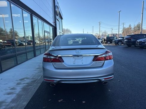 Used 2017 Honda Accord Sport image 4