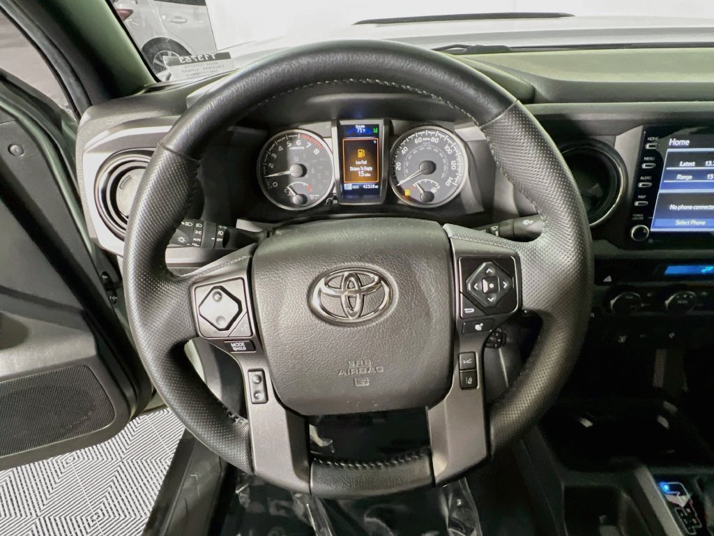 Certified 2022 Toyota Tacoma TRD Off-Road w/ Black Out Package (TMS) AWD/4WD image 10