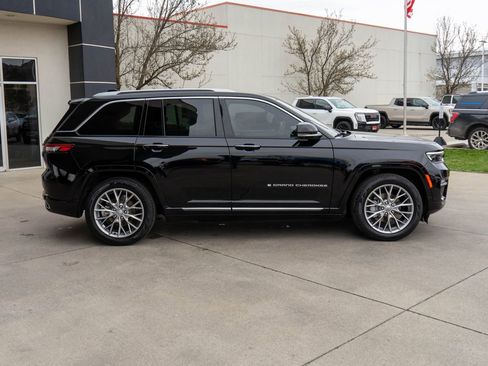 Used 2023 Jeep Grand Cherokee Summit image 8