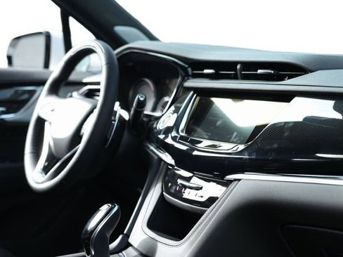 Used 2022 Cadillac XT6 Sport w/ Technology Package image 18