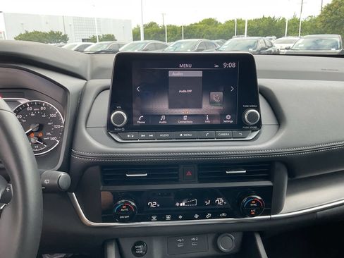 Used 2025 Nissan Rogue SV FWD image 26