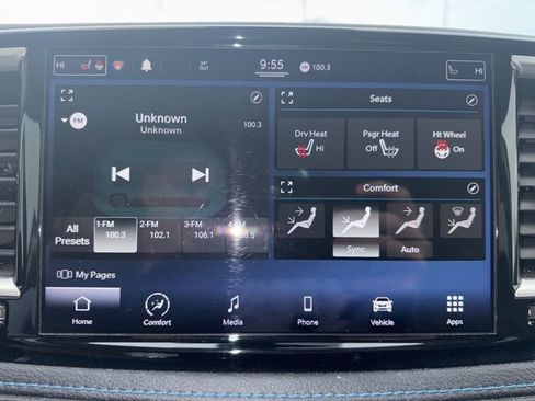 Used 2021 Chrysler Pacifica Touring-L image 41