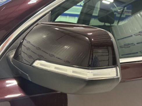 Used 2023 Chevrolet Traverse LT image 12