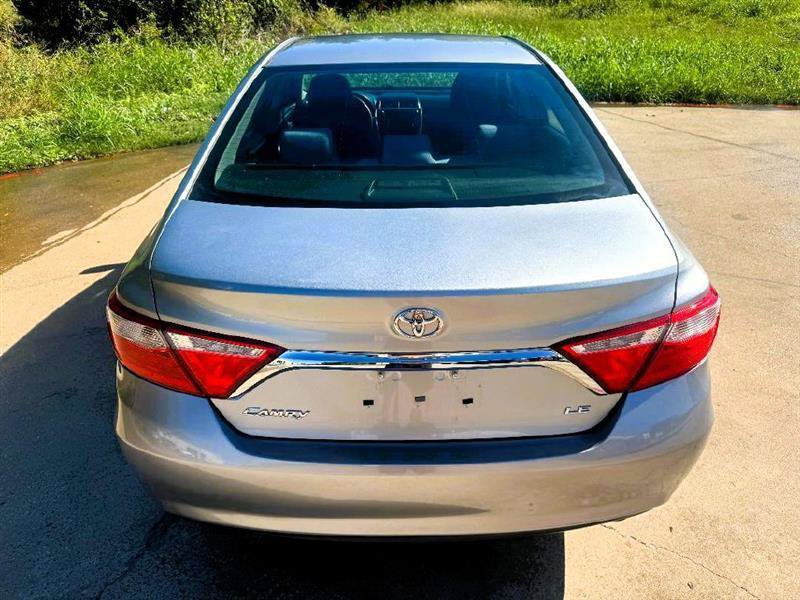 Used 2015 Toyota Camry LE FWD image 16