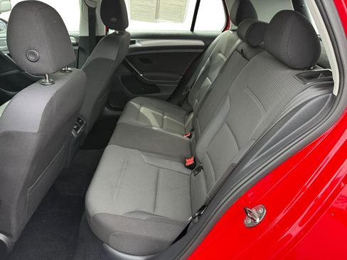 Used 2016 Volkswagen Golf S image 16