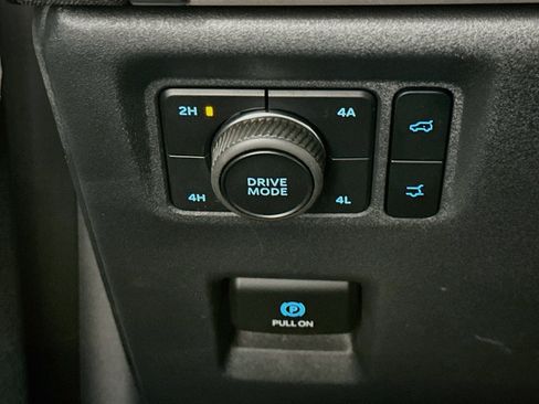 Used 2025 Ford Expedition Active AWD/4WD image 17