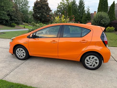 Used 2016 Toyota Prius C One FWD image 9