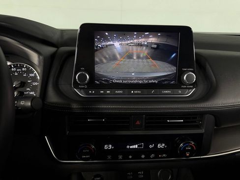 Used 2025 Nissan Rogue SV FWD image 17