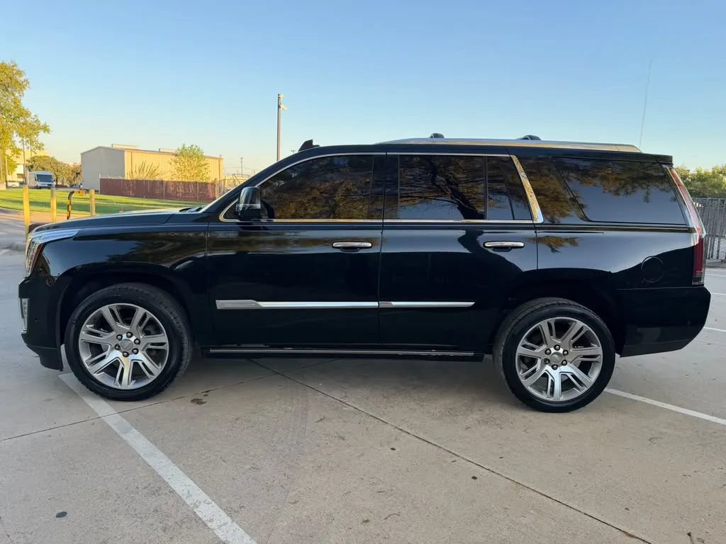 Used 2018 Cadillac Escalade Premium Luxury RWD image 9