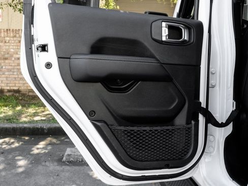 Used 2022 Jeep Wrangler Unlimited Sahara w/ LED Lighting Group image 58