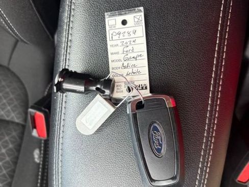 Used 2024 Ford Escape Active AWD/4WD image 6