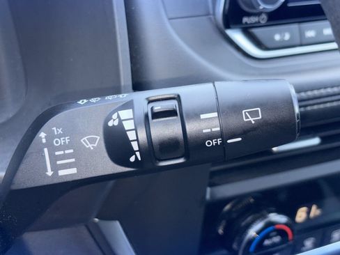 Certified 2023 Nissan Rogue SV FWD image 17