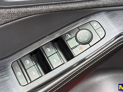 Used 2022 Nissan Rogue S FWD image 12