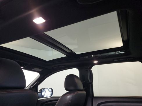 Used 2023 Nissan Titan PRO-4X w/ Pro-4x Convenience Package image 23