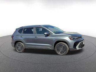 Used 2025 Volkswagen Taos SE FWD video 2