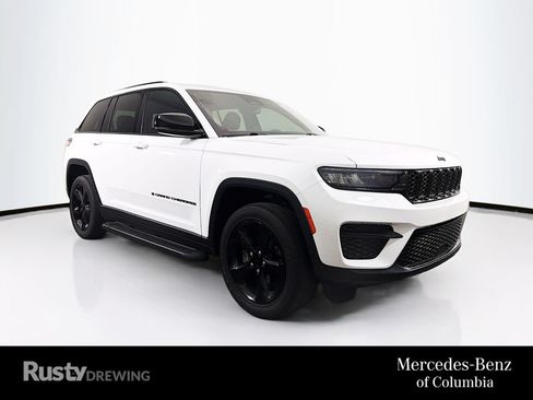 Used 2023 Jeep Grand Cherokee Altitude AWD/4WD image 1