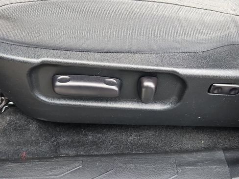 Used 2020 Toyota Tacoma SR5 AWD/4WD image 19